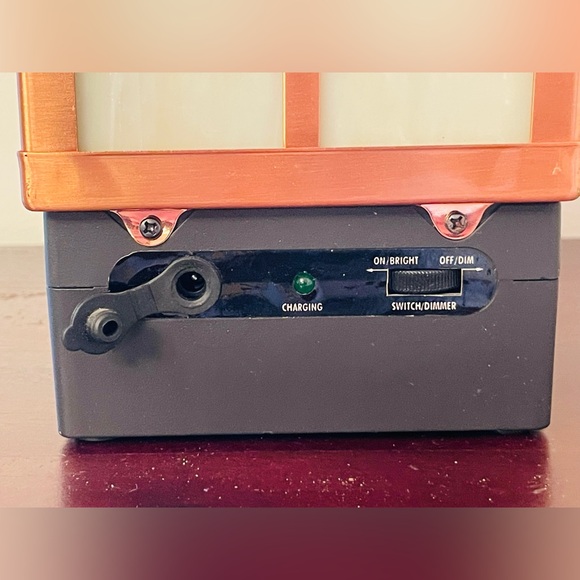 Rechargeable Mission Style Copper Lantern Table Lamp In Working Condition - Picture 6 of 10